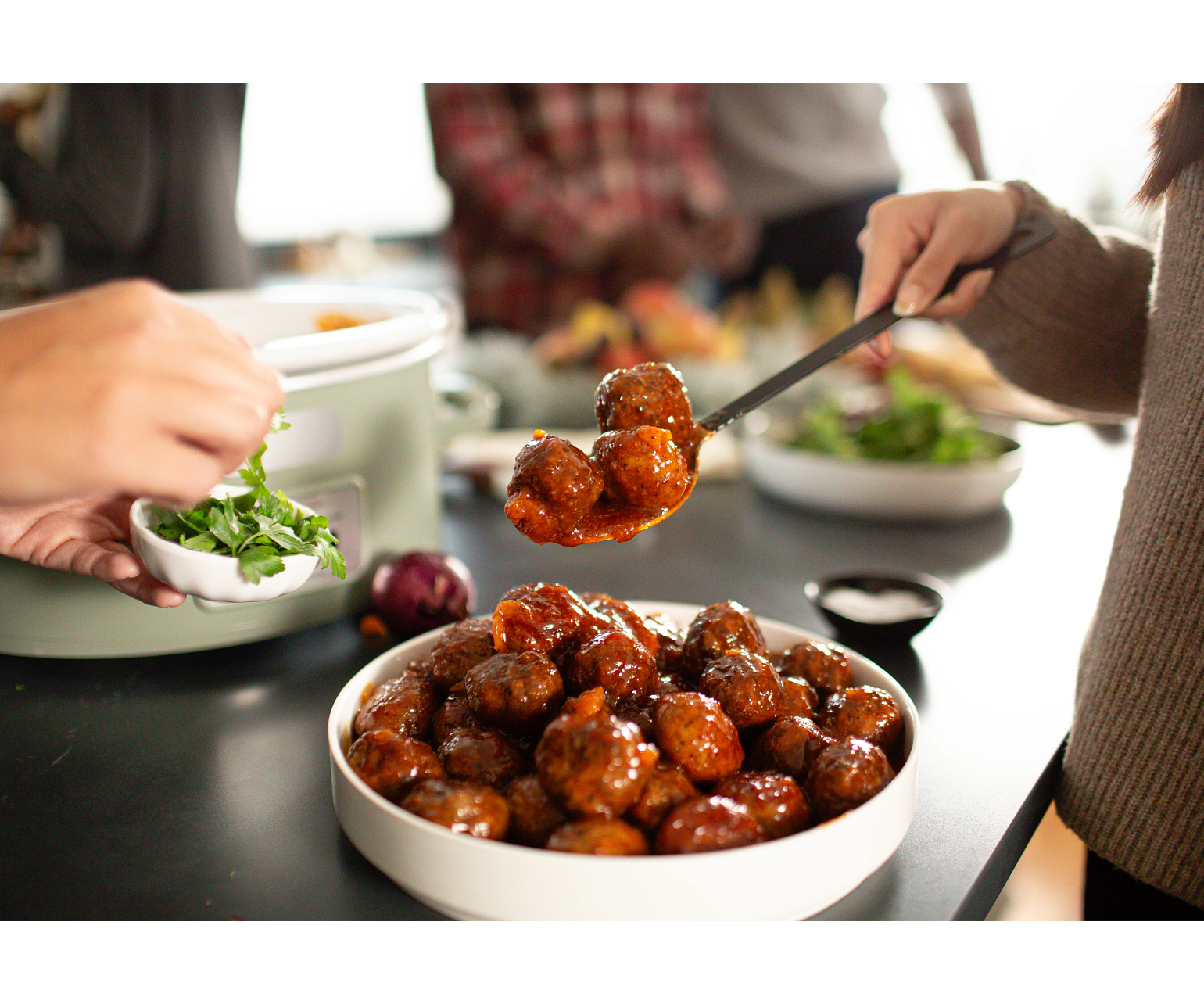 Mini Meatballs with Apricot Dipping Sauce